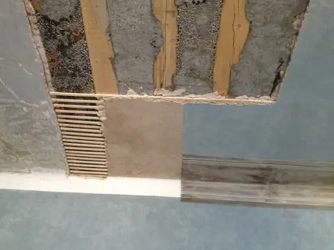 Come rasare un soffitto rovinato senza errori