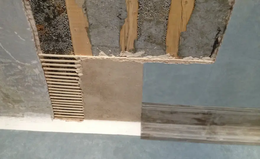 Come rasare un soffitto rovinato senza errori