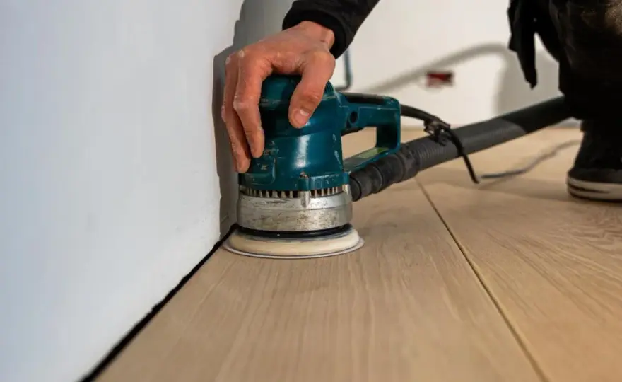 Levigare il parquet senza errori - costi, fasi e finiture